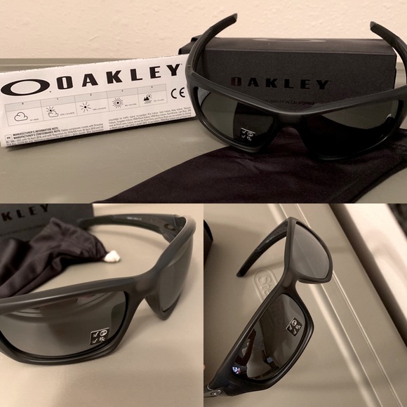 Oakley Other - Oakley Valve Polarized Sunglasses OO9236-06